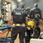 Criminosos criam perfis falsos de deputados para pedir Pix; Polícia do DF cumpre mandado