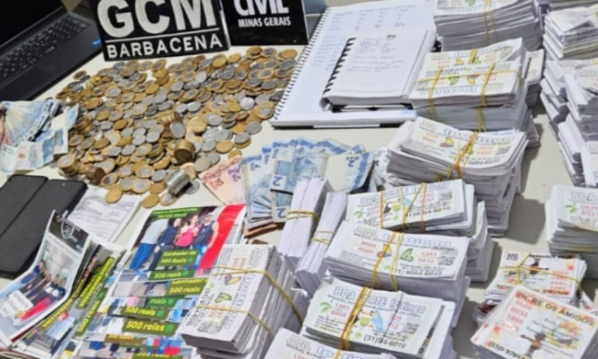 PCMG apreende materiais de grupo suspeito de golpes com rifas em Barbacena (MG)