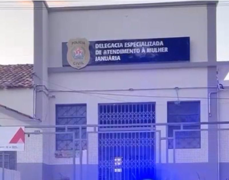 Homem é preso por ameaçar a mulher com facão e agredir a cunhada com 'madeirada', em MG