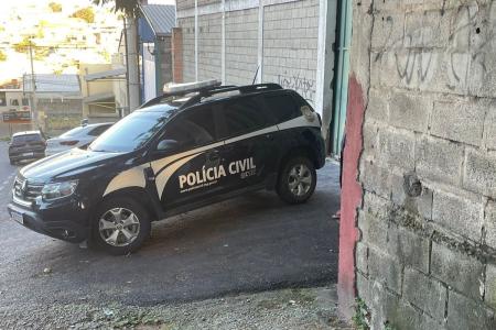 Foto mostra viatura da Polícia Civil