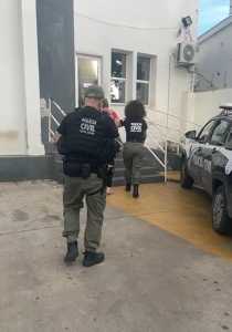 Polícia Civil cumprindo mandato de prisão