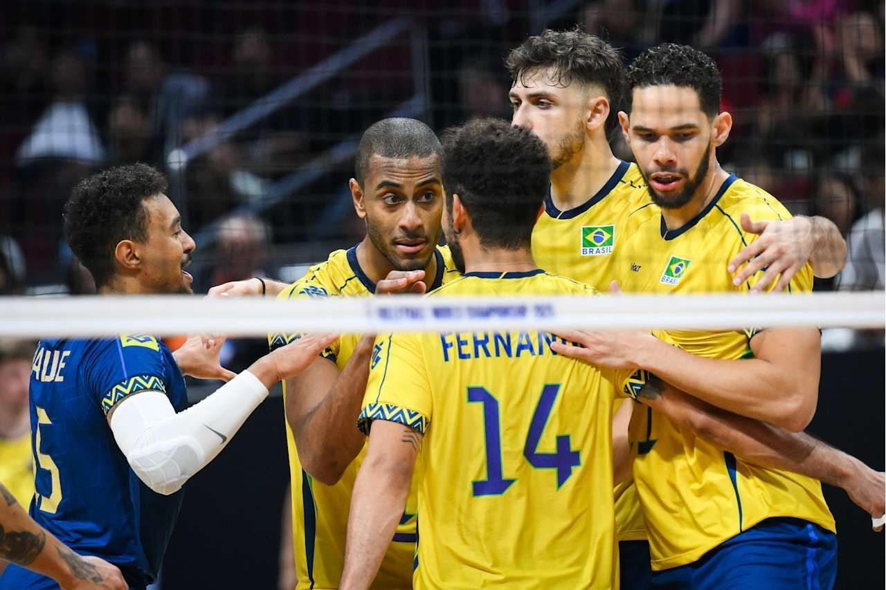 Brasil e Tchéquia se enfrentam por liderança do grupo no Mundial Masculino de Vôlei