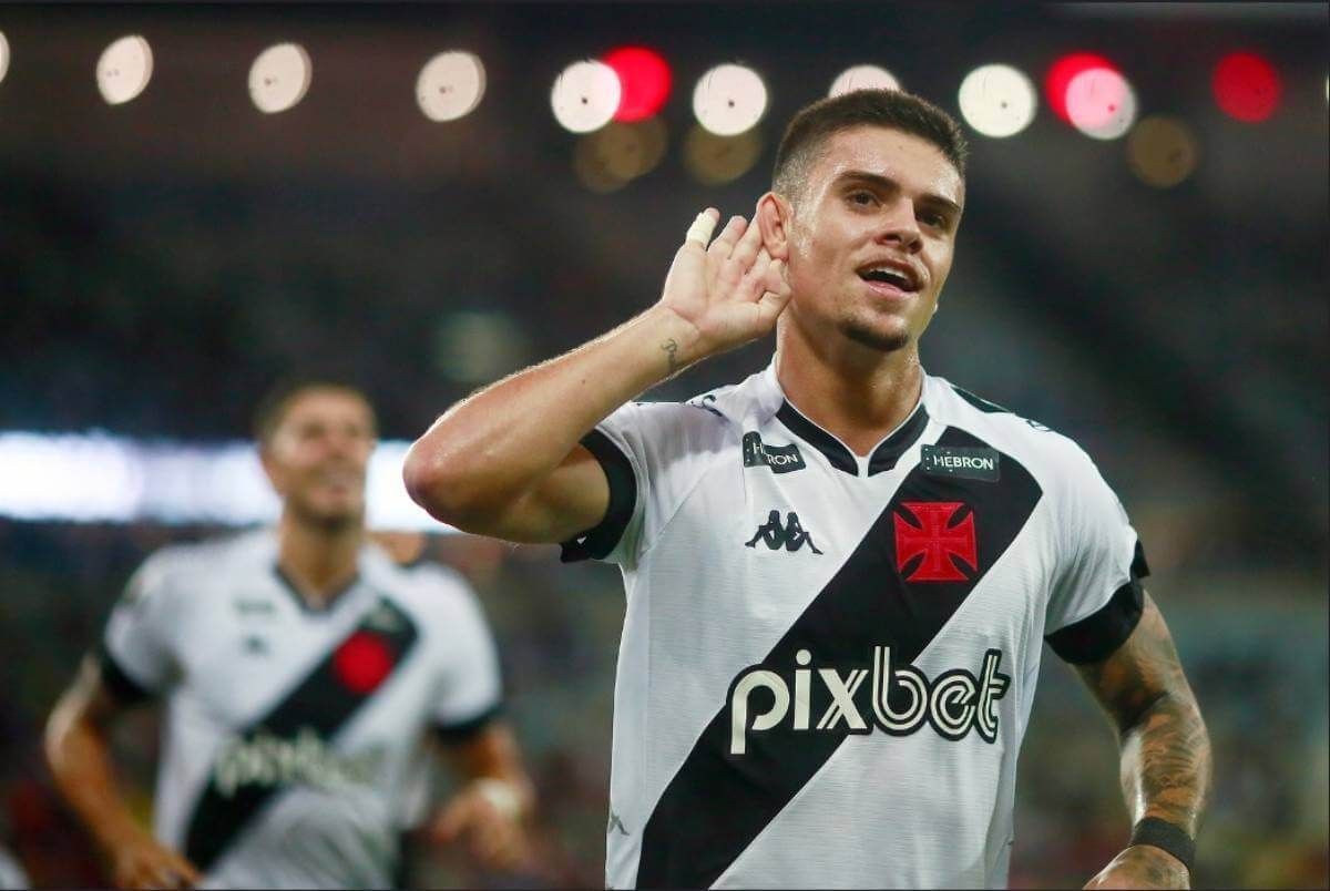 Vasco negocia venda de Gabriel Pec, mas Mattos garante: 'Conto com o jogador'