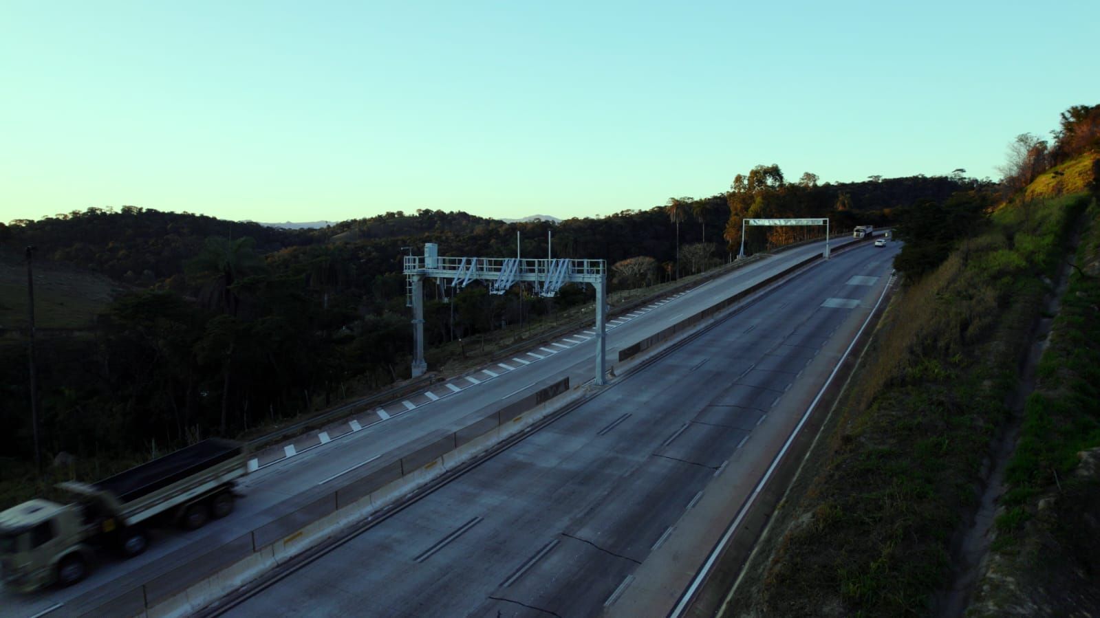Novos pórticos na BR-381 iniciam cobrança de pedágio dia 17 de novembro