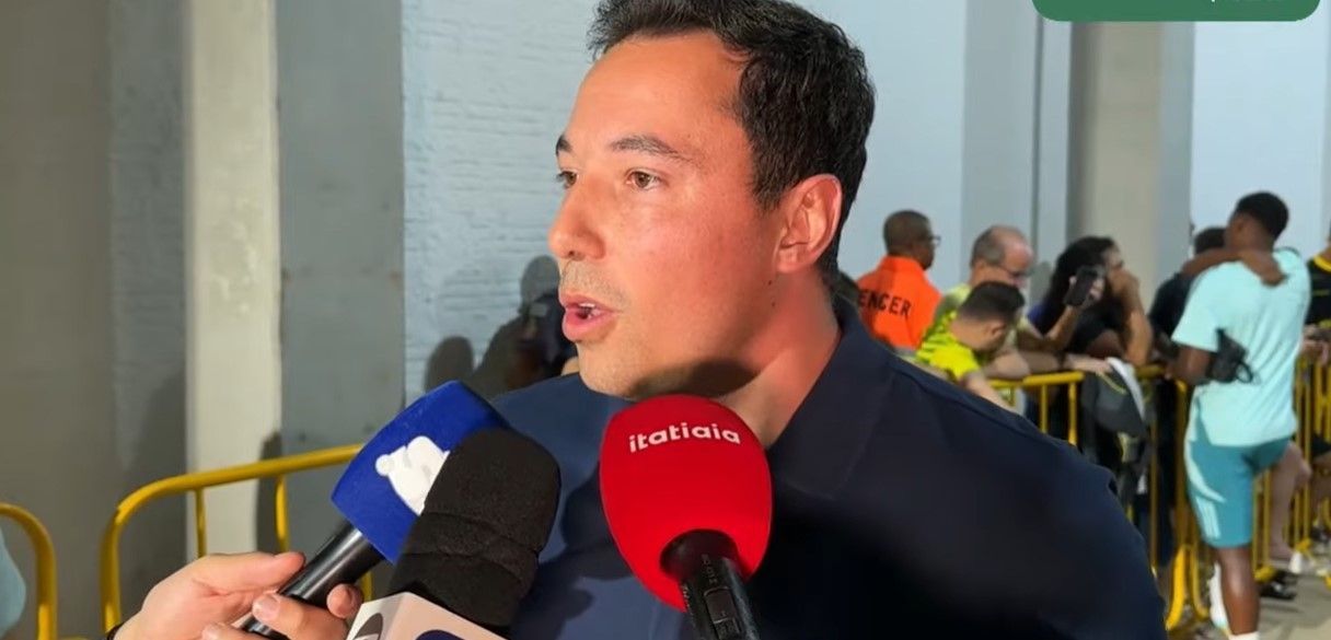 Dirigente do Cruzeiro reclama de pênalti não marcado e detona arbitragem