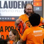 Com homenagem a Laudemir, Câmara de BH aprova projeto de proteção a garis em 1º turno