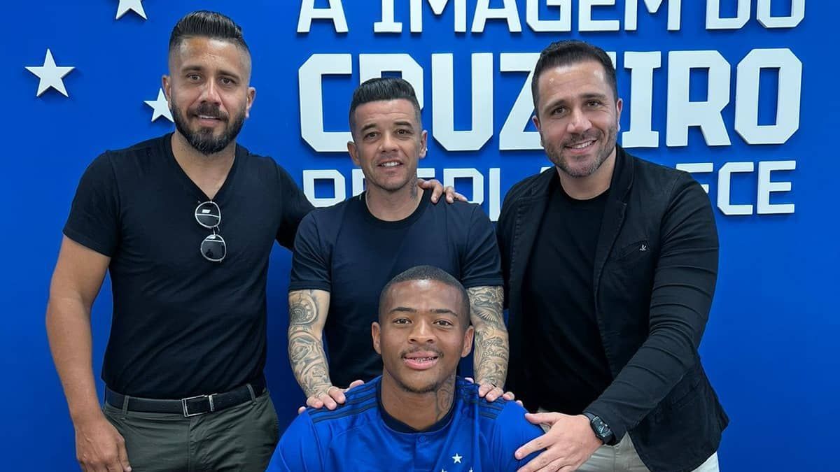Cruzeiro renova contrato de 'zagueiro padrão Europa'; saiba detalhes