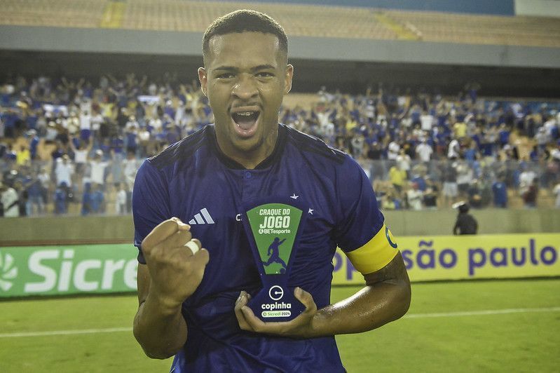 Herói do Cruzeiro nas quartas da Copinha tem multa de 60 milhões de euros