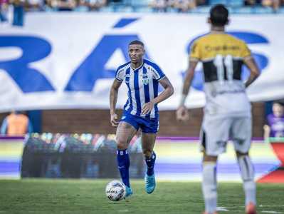 Pedrão, zagueiro do Cruzeiro, está emprestado ao Avaí até novembro de 2025