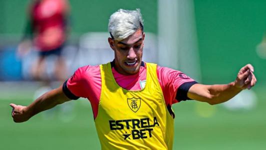 Pedrinho durante treinamento no América