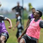 Vídeo: sorrisos e caretas marcam novo dia de trabalho pesado na Cidade do Galo