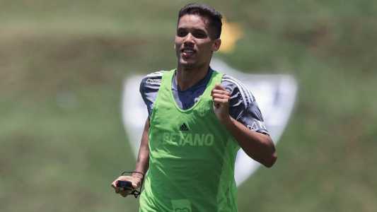 Pedrinho faz trabalhos físicos para voltar a atuar pelo Atlético