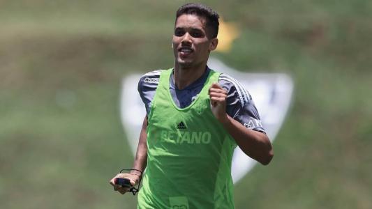 Pedrinho faz trabalhos físicos para voltar a atuar pelo Atlético