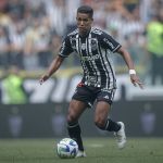 Pedrinho ganha pontos com Felipão e pode seguir titular no Atlético
