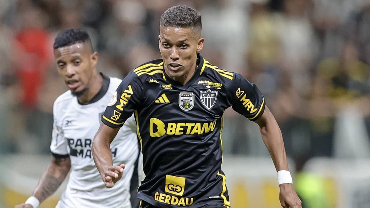 Destaque na vitória sobre o Botafogo, Pedrinho 'ganhou posição' no Atlético, diz Felipão 