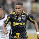 Destaque na vitória sobre o Botafogo, Pedrinho 'ganhou posição' no Atlético, diz Felipão