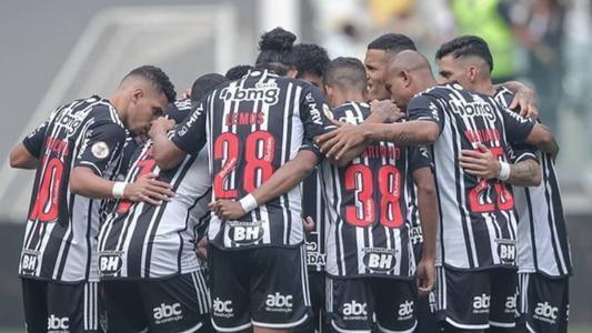 Pedrinho foi titular do Atlético na vitória sobre o Santos