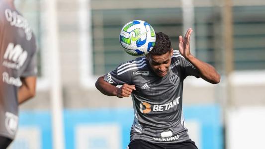 Pedrinho ganhou a titularidade com Felipão, no Atlético