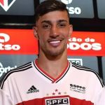 São Paulo anuncia rescisão de contrato do atacante Pedrinho