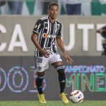 Atlético negocia permanência de Pedrinho até o fim da temporada