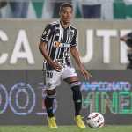 Atlético negocia permanência de Pedrinho até o fim da temporada