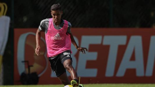 Pedrinho pode renovar com o Atlético