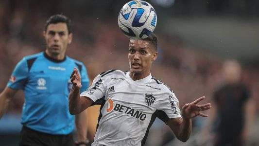 Pedrinho sofreu grave lesão na derrota do Atlético na Copa Libertadores