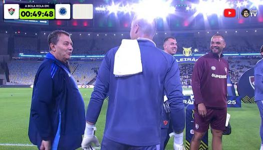 Pedrinho tem resenha com Fábio antes de jogo do Cruzeiro com o Fluminense