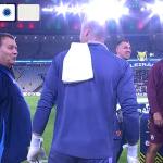 Cruzeiro: Pedrinho tem resenha com goleiro Fábio antes de jogo com Fluminense