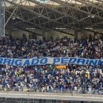'Obrigado, Pedrinho': torcida do Cruzeiro exibe faixa em jogo contra o Vitória