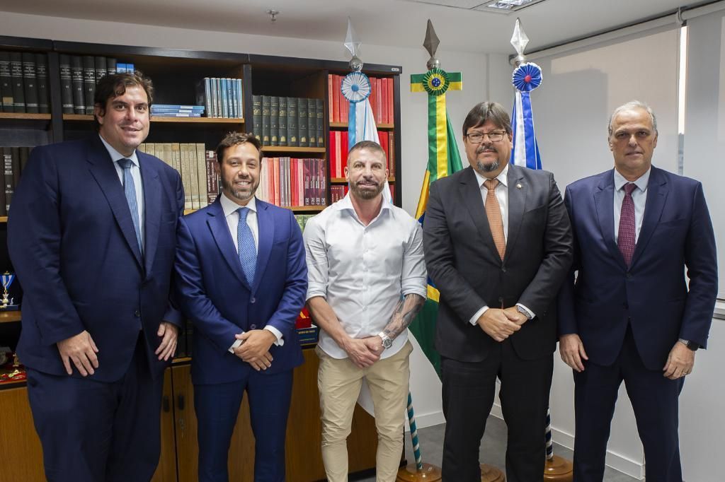Presidente do Vasco se encontra com procurador para discutir São Januário