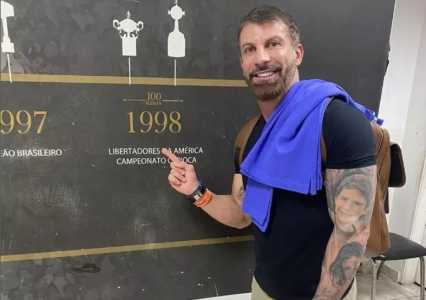 Após o triunfo por 2 a 1 desta quarta-feira, em jogo válido pela Primeira Liga, no Mineirão, o auxiliar técnico Pedrinho pediu apoio da torcida ao treinador.