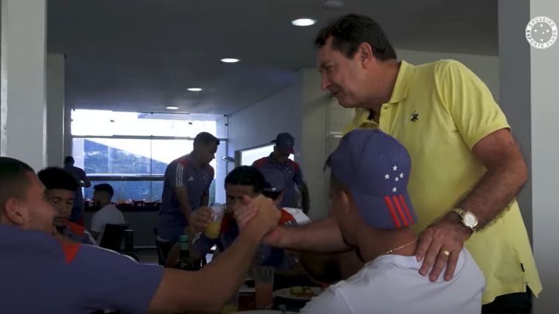 Cruzeiro: vídeo mostra presença de Pedrinho com elenco antes de jogo decisivo