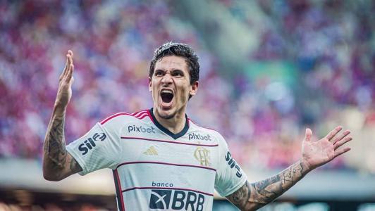 Pedro comemora gol contra o Fortaleza, na Arena Castelão