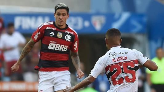 Pedro, atacante do Flamengo, e Alisson, meio-campista do São Paulo