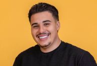 Pedro, ex-BBB 26, celebra aniversário internado em clínica