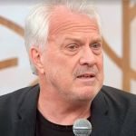 Pedro Bial chora ao homenagear Glória Maria e conta que jornalista estava 'vivendo um inferno'