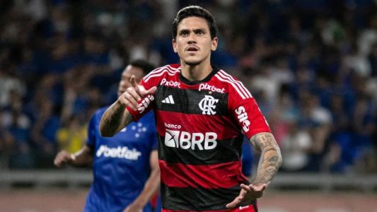 Pedro comemora gol pelo Flamengo na vitória sobre o Cruzeiro, no Mineirão