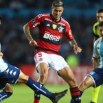 Torcedor do Flamengo registra gestos racistas de argentinos do Racing 
