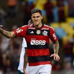 Pedro sente dores, é substituído e vira preocupação no Flamengo