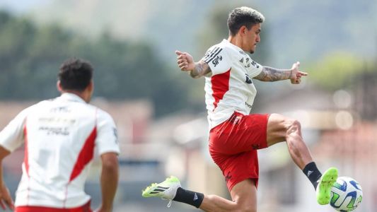 Pedro em ação no Ninho do Urubu, nesta quinta (25), em treino do Flamengo