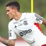 Pedro, do Flamengo, segue tratamento com fisioterapia e vai a campo