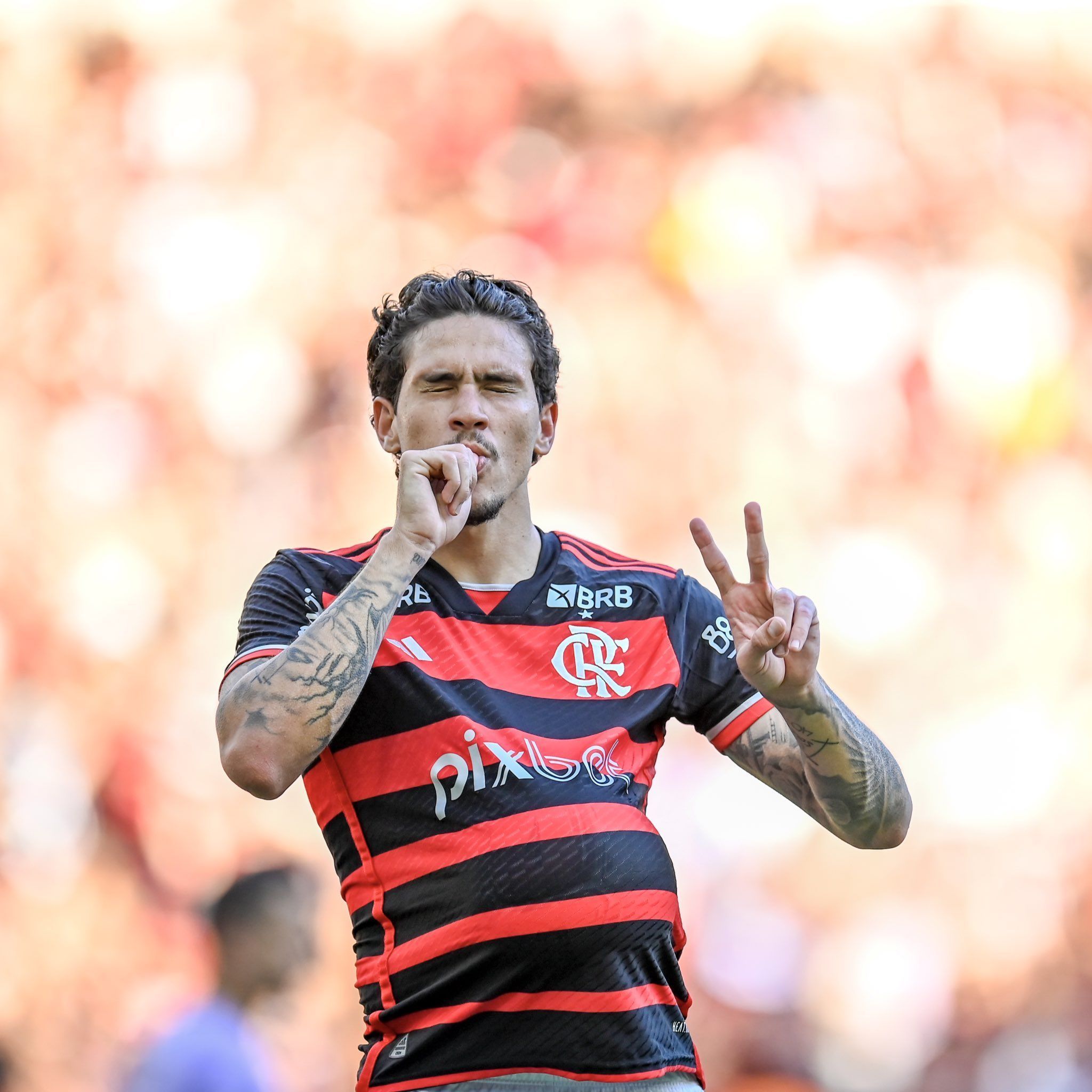 Único invicto, Flamengo vence o Fluminense e se isola na liderança do Carioca