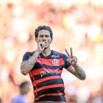 Único invicto, Flamengo vence o Fluminense e se isola na liderança do Carioca