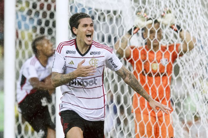 Pedro comemorando o gol marcado no jogo de ida da semifinal do Campeonato Carioca, contra o Fluminense, no Maracanã