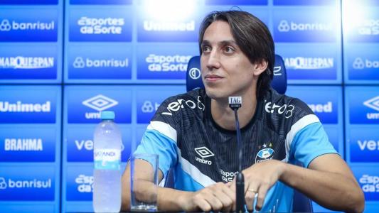 Pedro Geromel concedeu entrevista coletiva nesta sexta-feira (5)