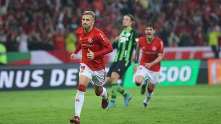 Pedro Henrique foi autor do terceiro gol colorado no Beira-Rio