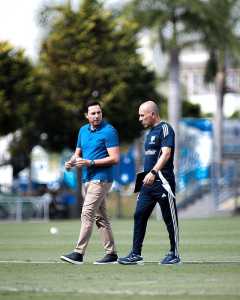 Pedro Junio, vice-presidente de futebol do Cruzeiro, trabalha para atender pedidos de Jardim