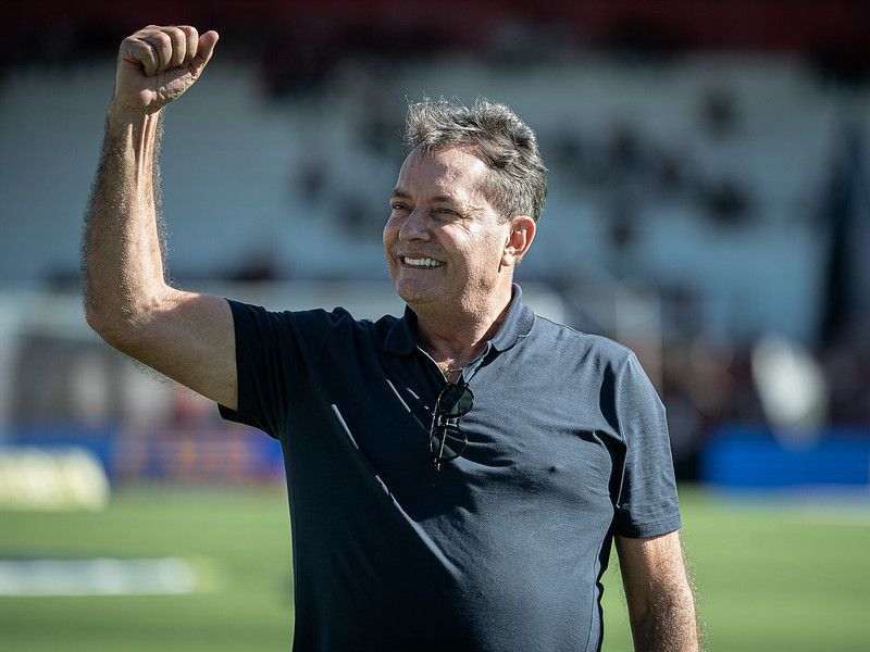 Titular do Cruzeiro brinca sobre 'trote' em primeira viagem de Pedrinho