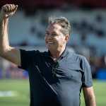 Titular do Cruzeiro brinca sobre 'trote' em primeira viagem de Pedrinho